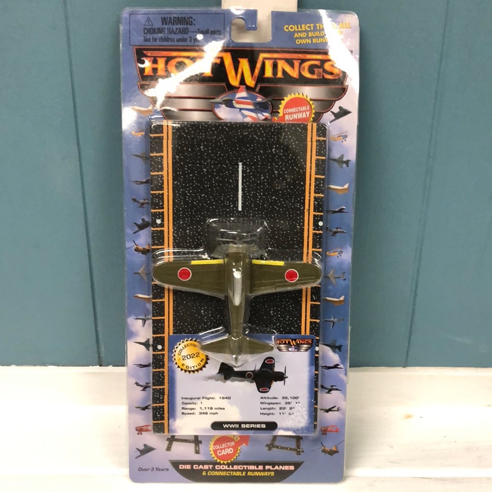 2022 collection Hot Wings Japanese Zero with Connectable Runway Die Cast Model